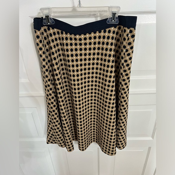 Ann Taylor size 6 navy and tan polka dot skirt with size zipper. - Picture 2 of 4